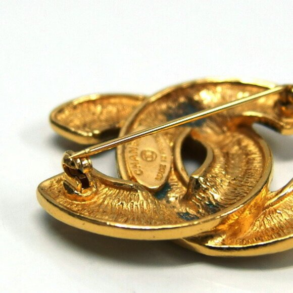 CHANEL Gold Brooch
